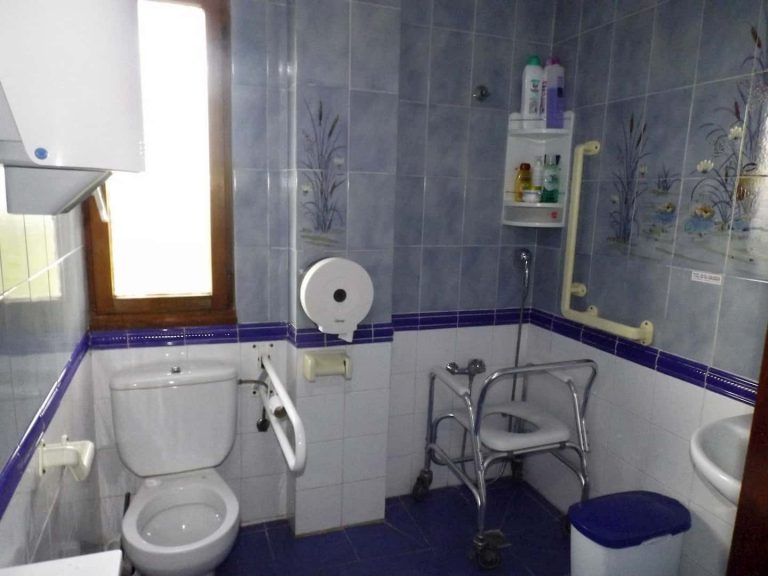 residencia ancianos aseo 768x576