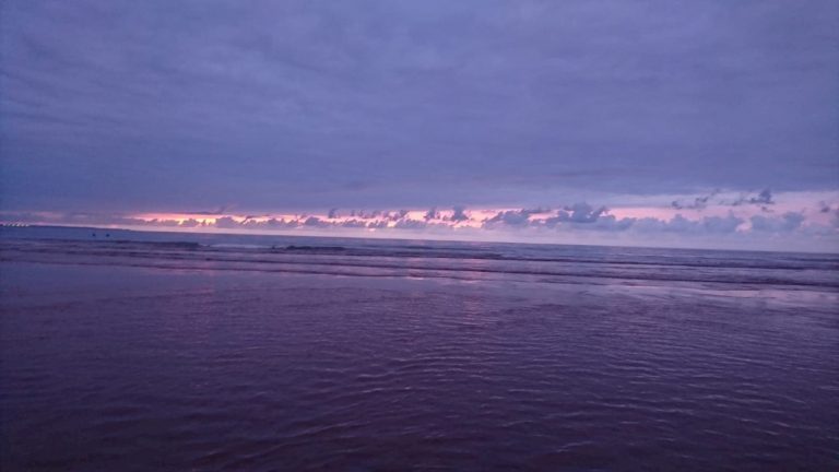 atardecer playa españa miciudad 768x432